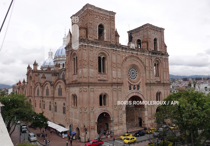 CUENCA-EMBANDERAMIENTO HOMENAJE INDEPENDENCIA