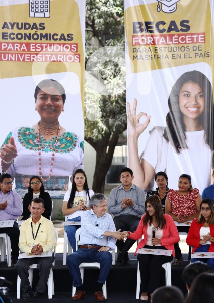 GYE-ENTREGA BECAS