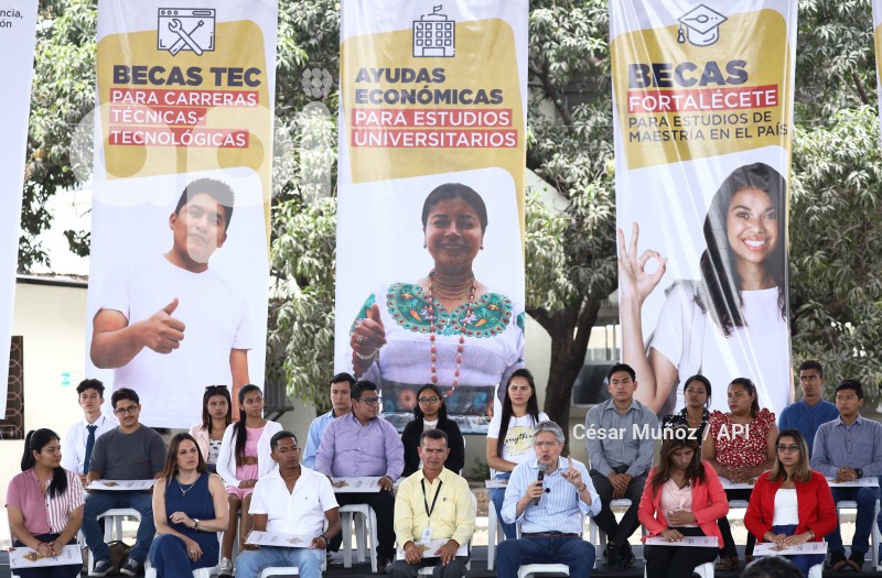 GYE-ENTREGA BECAS