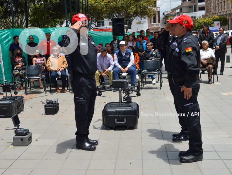 CUENCA-ENTREGA DRONES Y CAMIONES-BOMBEROS