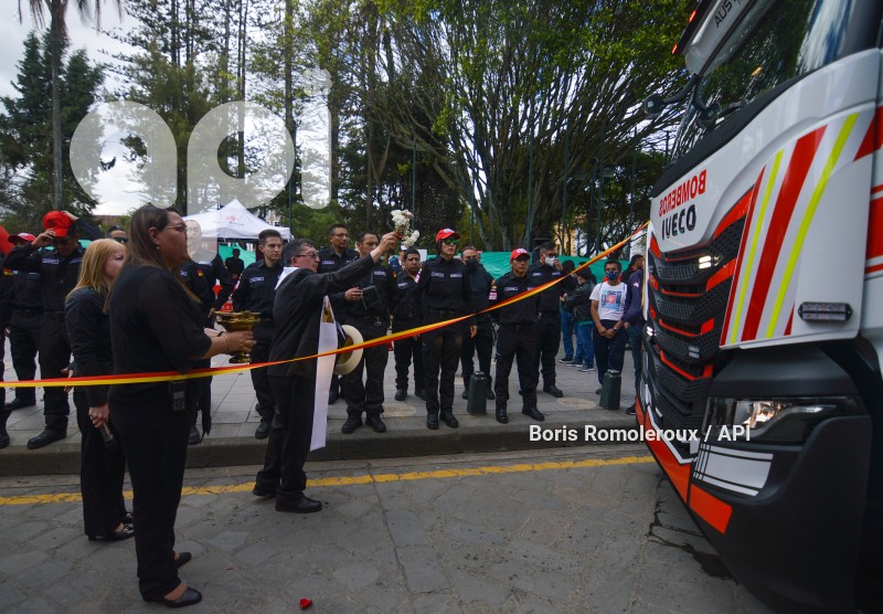 CUENCA-ENTREGA DRONES Y CAMIONES-BOMBEROS