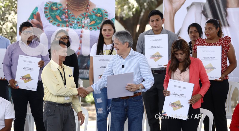 GYE-ENTREGA BECAS