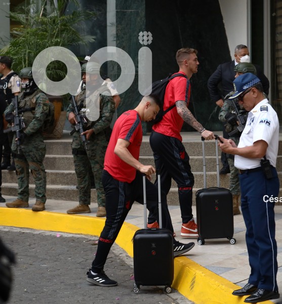 GYE-LLEGADA EQUIPO PARANAENSE