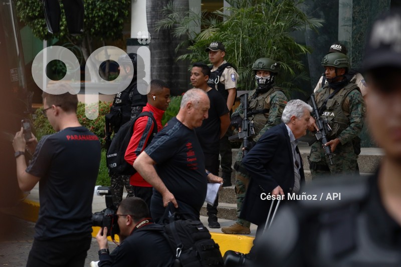 GYE-LLEGADA EQUIPO PARANAENSE