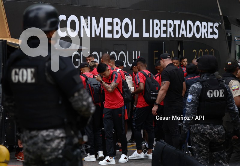 GYE-LLEGADA EQUIPO PARANAENSE