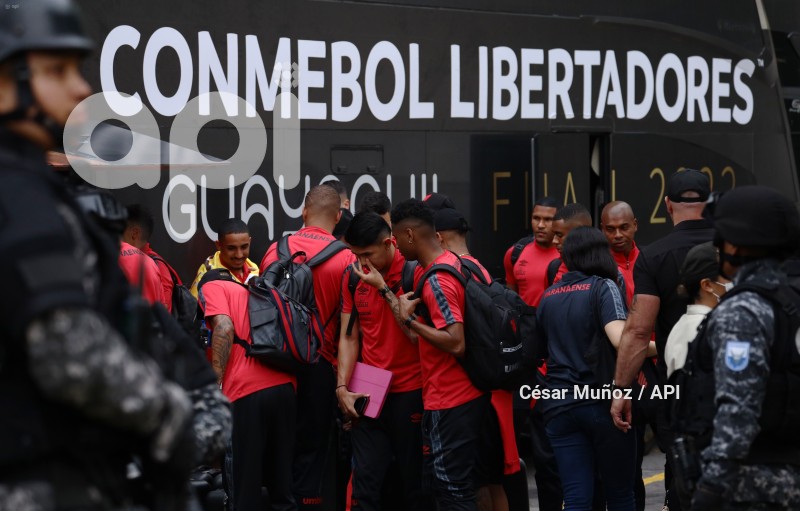 GYE-LLEGADA EQUIPO PARANAENSE