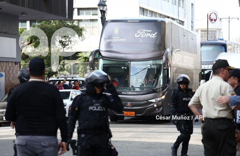 GYE-LLEGADA EQUIPO FLAMENGO