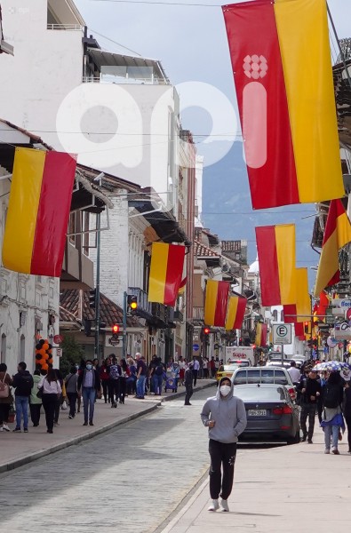 CUENCA-EMBANDERAMIENTO HOMENAJE INDEPENDENCIA