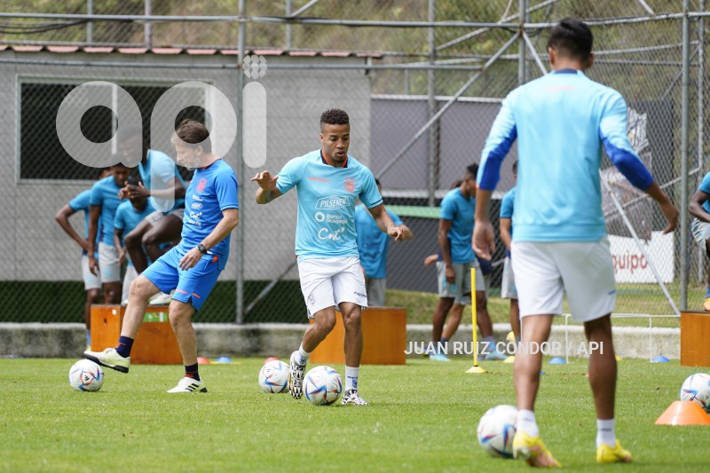 FBL-ENTRENAMIENTO-LATRI