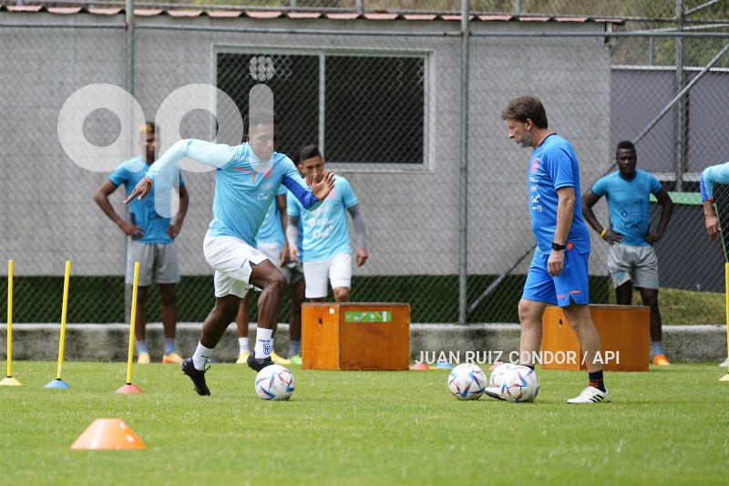 FBL-ENTRENAMIENTO-LATRI