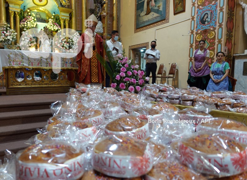 CUENCA-BENDICION ALIMENTOS NIÑO VIAJERO