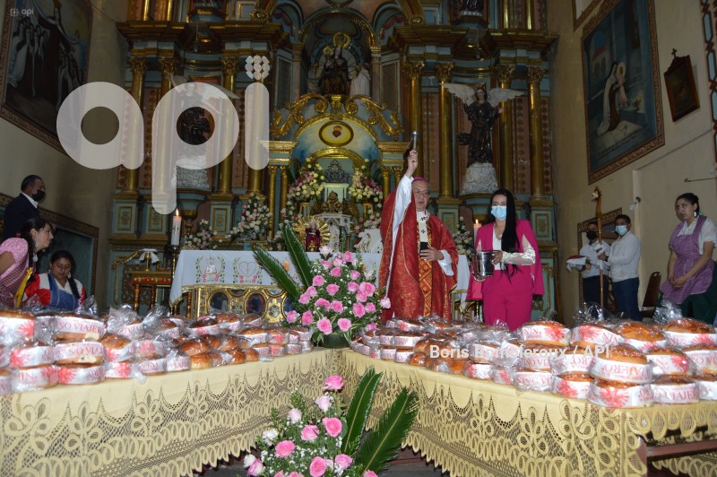 CUENCA-BENDICION ALIMENTOS NIÑO VIAJERO