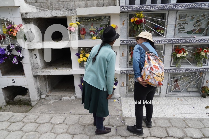 DIFUNTOS_CEMENTERIO_CALDERON