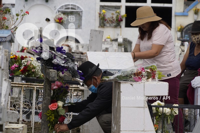 DIFUNTOS_CEMENTERIO_CALDERON