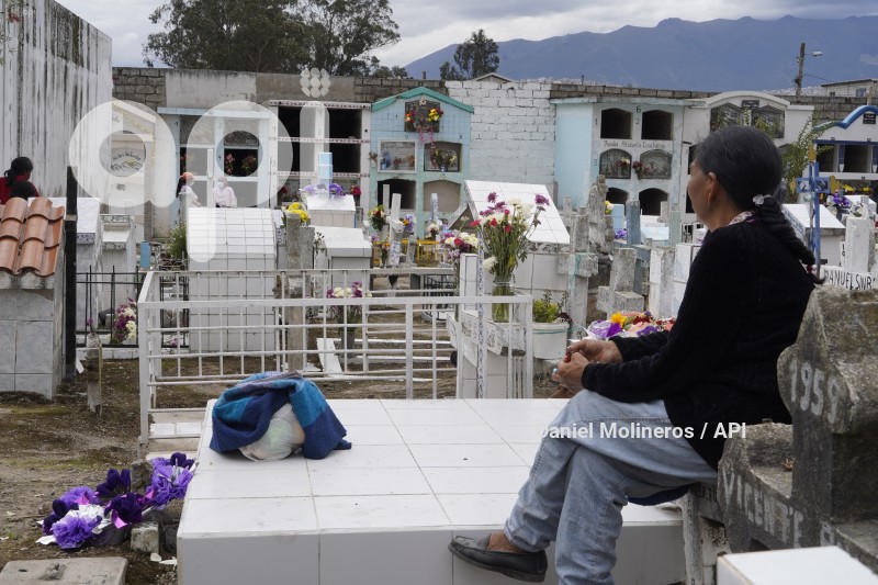 DIFUNTOS_CEMENTERIO_CALDERON