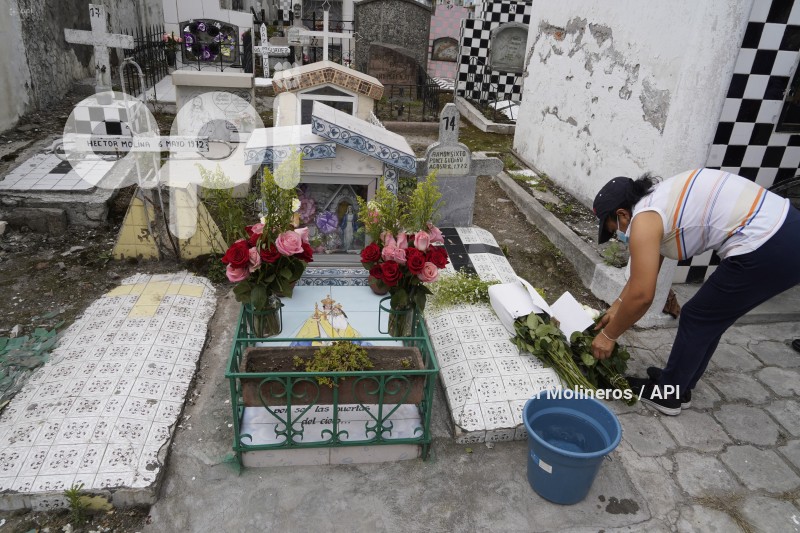 DIFUNTOS_CEMENTERIO_CALDERON