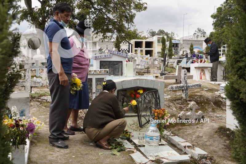DIFUNTOS_CEMENTERIO_CALDERON