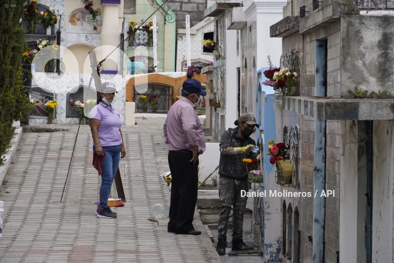 DIFUNTOS_CEMENTERIO_CALDERON