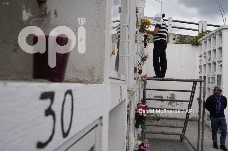 DIFUNTOS_CEMENTERIO_CALDERON