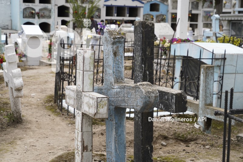 DIFUNTOS_CEMENTERIO_CALDERON