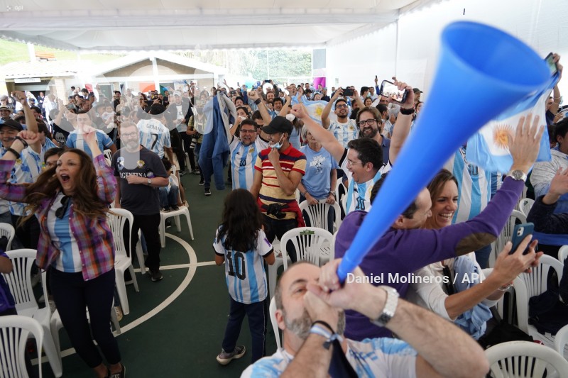 HINCHAS-ARGENTINA-SEMIFINAL