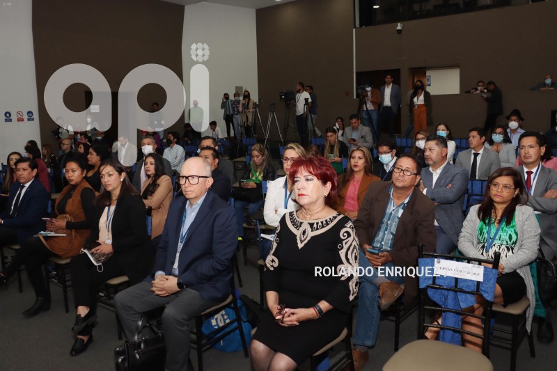 POL CNE ENTREGA PREGUNTAS A MODERADORES