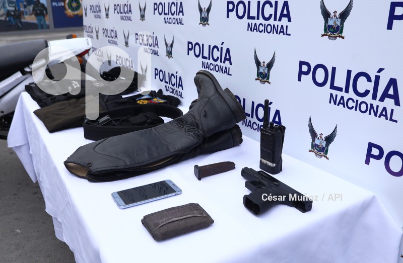 GYE-FALSO POLICIA
