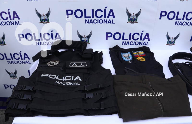 GYE-FALSO POLICIA
