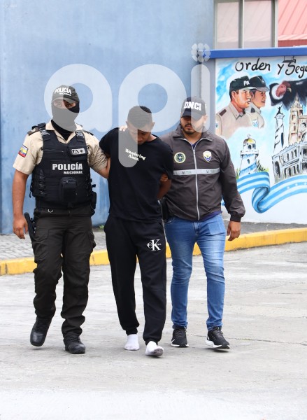 GYE-FALSO POLICIA