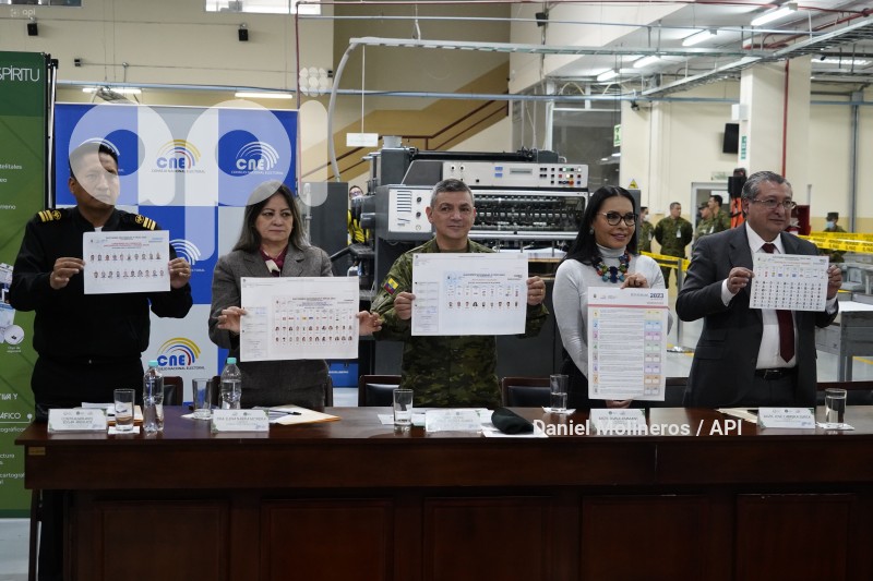 PAPELETAS-INSTITUTO GEOGRAFICO