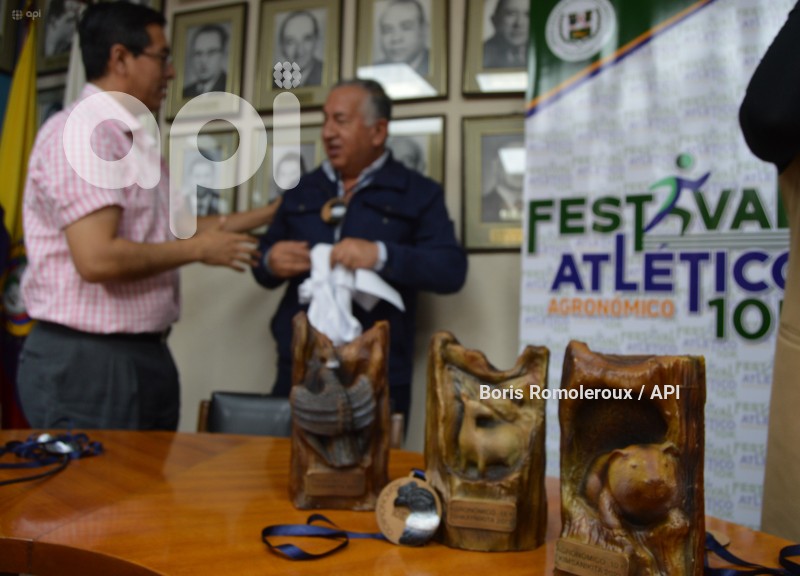 CUENCA-LANZAMIENTO CARRERA ATLETICA PAUTE