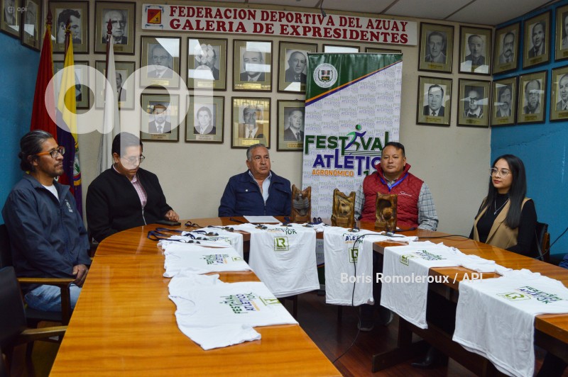 CUENCA-LANZAMIENTO CARRERA ATLETICA PAUTE