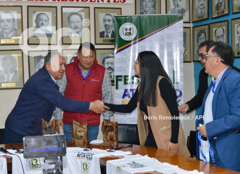CUENCA-LANZAMIENTO CARRERA ATLETICA PAUTE