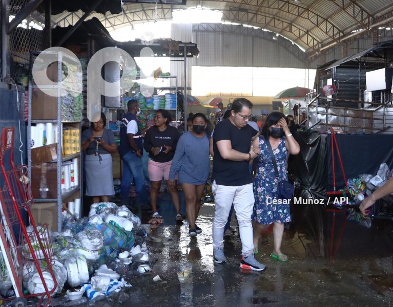 GYE-INCENDIO MERCADO DURAN