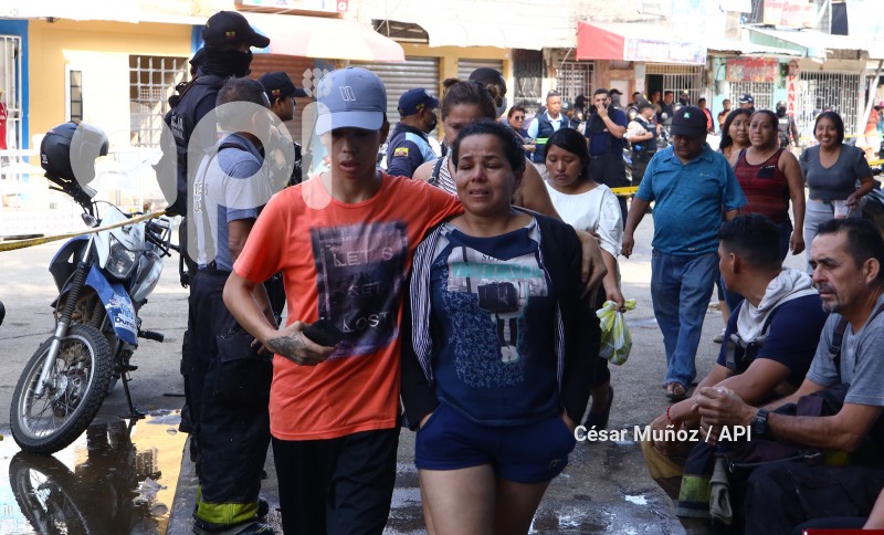 GYE-INCENDIO MERCADO DURAN