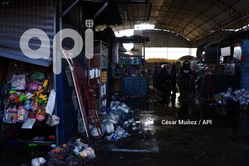 GYE-INCENDIO MERCADO DURAN