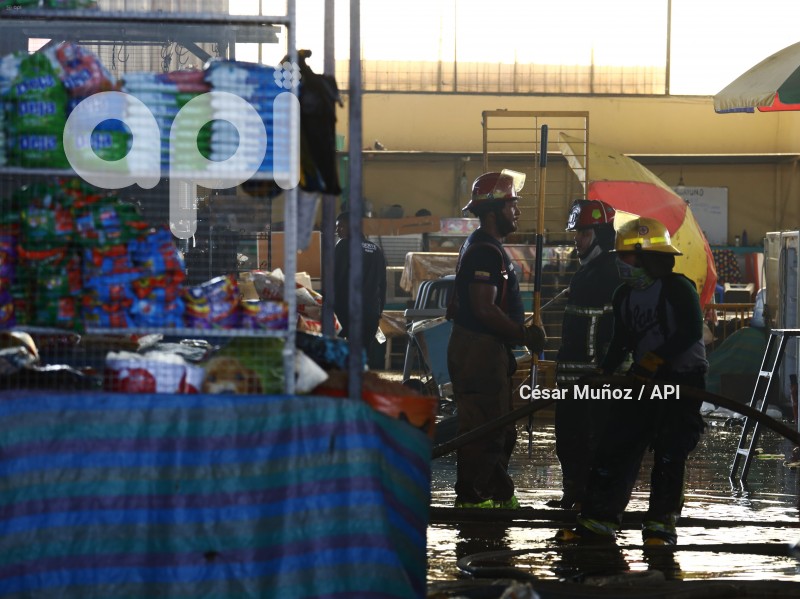 GYE-INCENDIO MERCADO DURAN