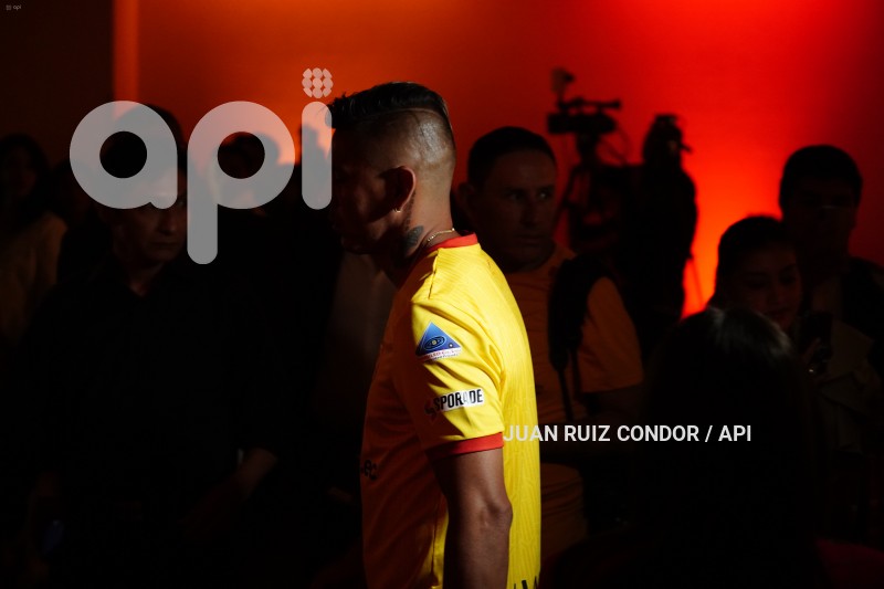 UIO-PRESENTACION-CAMISETA-AUCAS