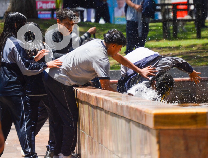 CUENCA-ESTUDIANTES CARNAVAL