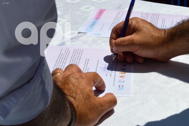 CUENCA-FIRMA COMPROMISO NO AL ABORTO