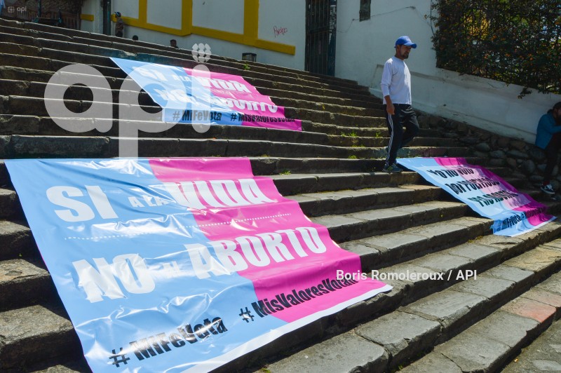 CUENCA-FIRMA COMPROMISO NO AL ABORTO