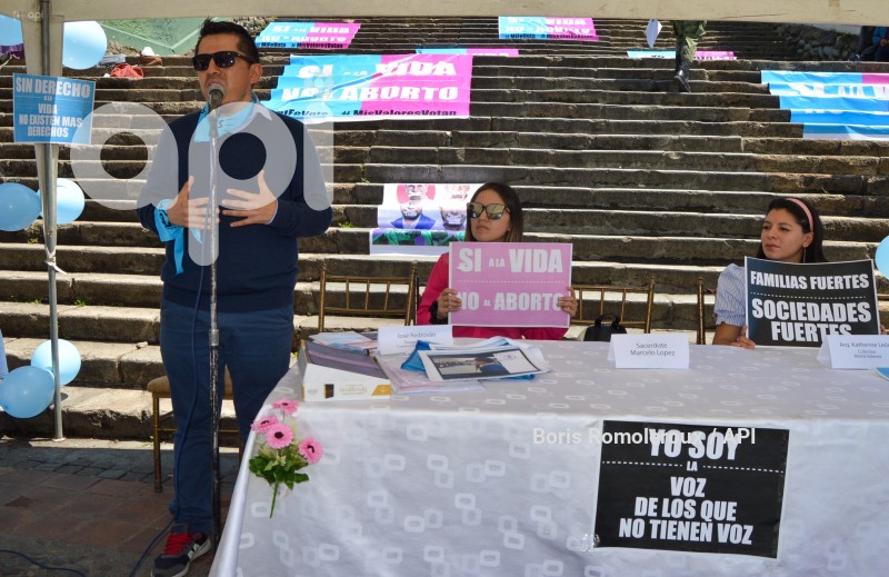CUENCA-FIRMA COMPROMISO NO AL ABORTO