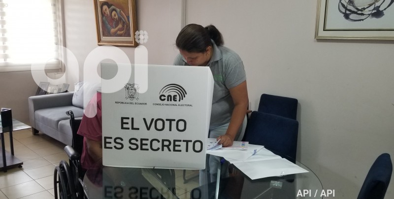 GYE-VOTO EN CASA