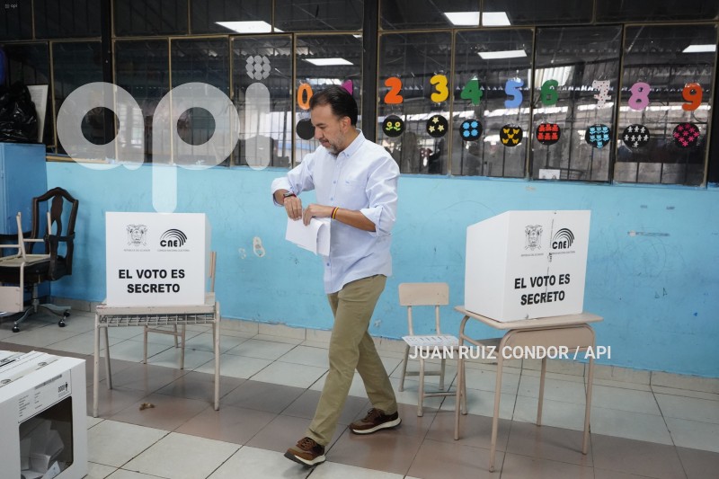 UIO-VOTO-PABEL-MUÑOZ