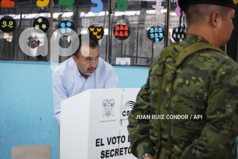 UIO-VOTO-PABEL-MUÑOZ