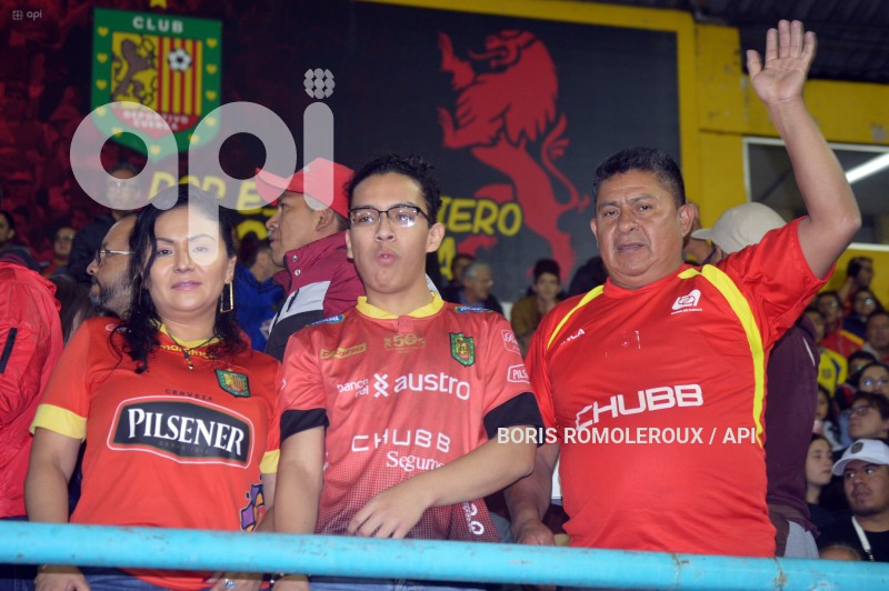 FBL-LIGAPRO-CUENCA-LIGA DE QUITO-HINCHAS