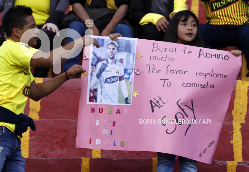 FBL-LIGAPRO-GUALACEO-BARCELONA-HINCHAS