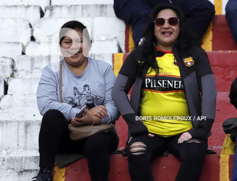 FBL-LIGAPRO-GUALACEO-BARCELONA-HINCHAS
