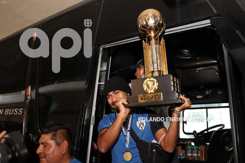 FBL-LLEGADA- IDV- CAMPEON- RECOPA