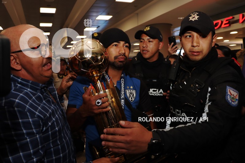 FBL-LLEGADA- IDV- CAMPEON- RECOPA